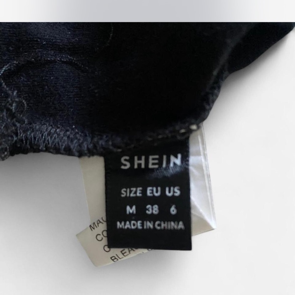 SHEIN Elegant Black Garment - Picture 3 of 3